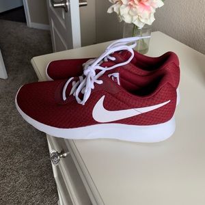 Maroon/red Women’s Nike roshe